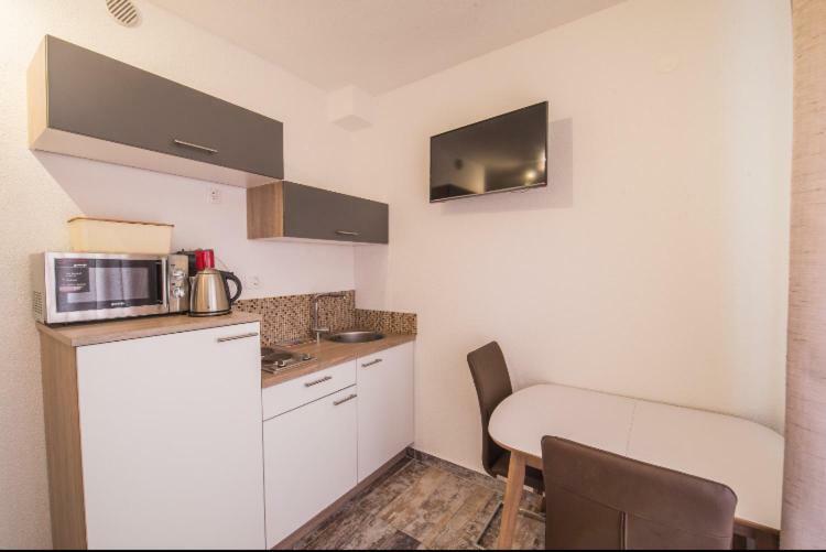 Noah Apartment โวดีเซ ภายนอก รูปภาพ