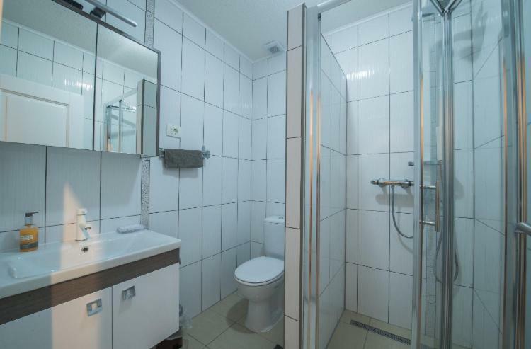 Noah Apartment โวดีเซ ภายนอก รูปภาพ